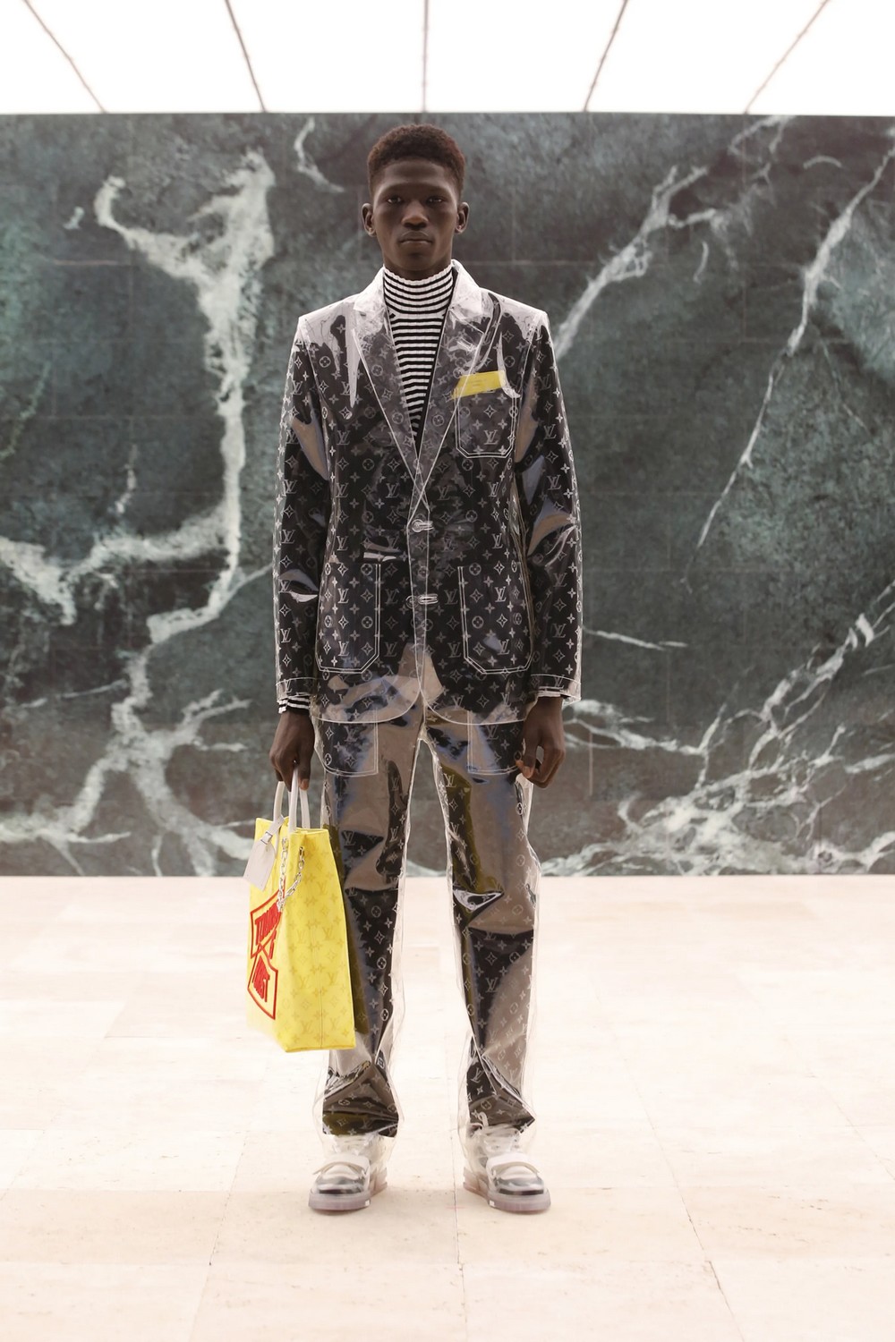 Louis Vuitton apresenta inverno 2021 masculino com performances artísticas  e políticas - Harper's Bazaar » Moda, beleza e estilo de vida em um só site