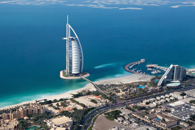 O hotel 7 estrelas Burj Al Arab Dubai - Foto: Harper's Bazaar/Reprodução