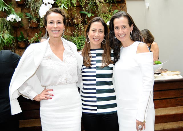 Andrea Dellal, Carla Amorim e Kelly Amorim, da esquerda para a direita, na Oscar Freire - Foto: Luciana Prezia/Divulgação
