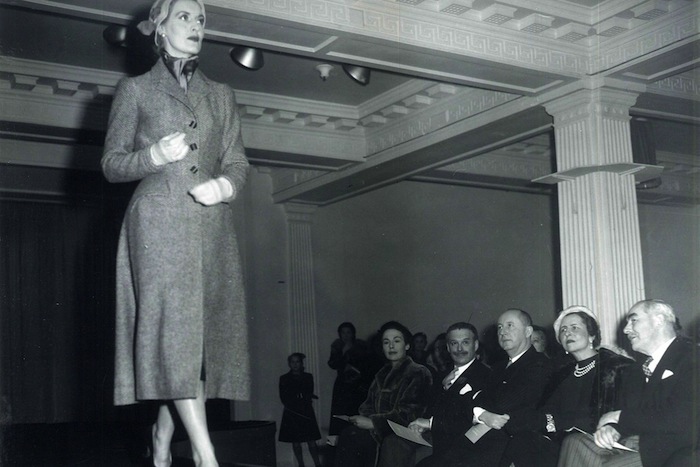 Desfile da Dior na Harrods em 1953 - Foto: Reprodução