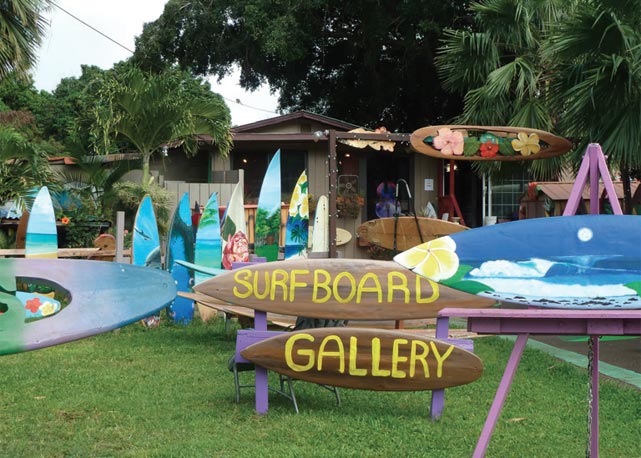 Galeria com artesanato de Haleiwa Town - Foto: Reprodução/Harper's Bazaar