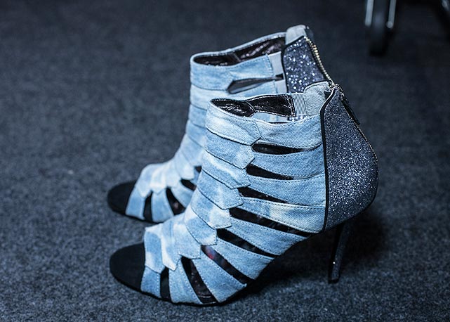 Sandália abotinada, já à venda no olook - Foto: Marina Abadjieff