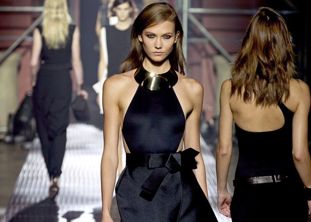 Karlie Kloss abre o desfile da Animale no SPFW - Foto: Reprodução