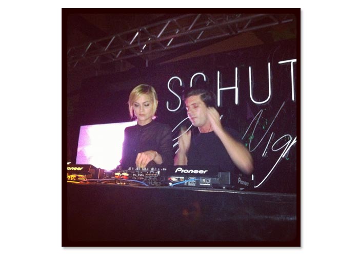 Leigh Lezark comanda o som da festa da Schutz, em São Paulo - Foto: Reprodução/Instagram
