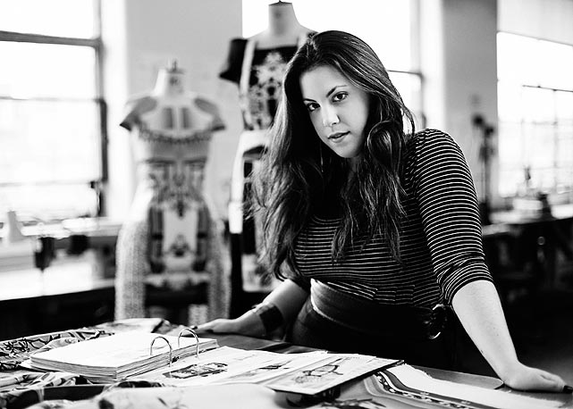 Mary Katrantzou em seu ateliê - Foto: Divulgação