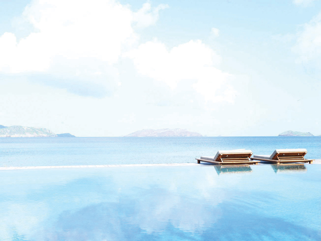 Piscina do Christopher - Foto: Harper's Bazaar