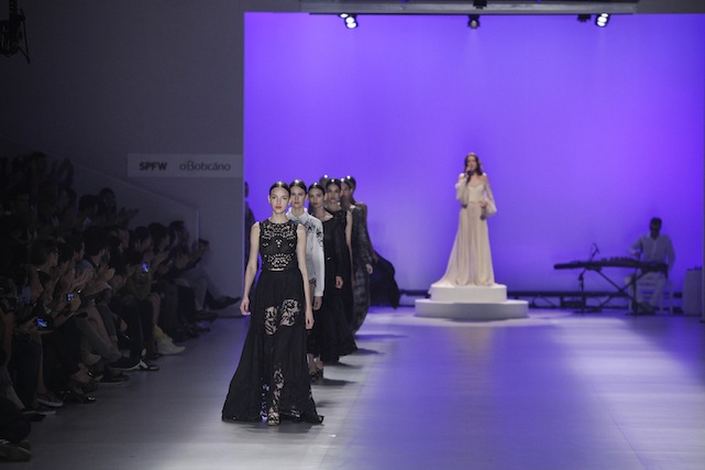 O desfile da Têca - Foto: Ag. Fotosite