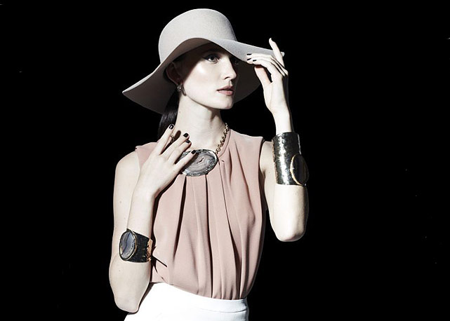 A modelo Lovani Pinnow com as peças do inverno 2013 Francesca Romano Diana - Foto:Bob Wolfenson/ Divulgação
