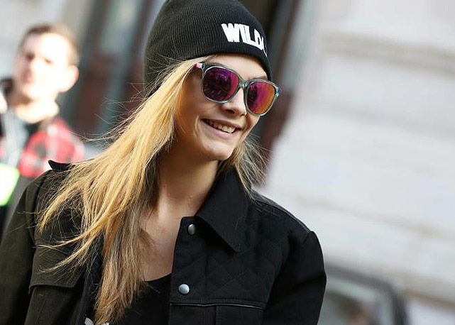 Cara Delevingne com o modelo Carrera 5001 - Foto : Divulgação