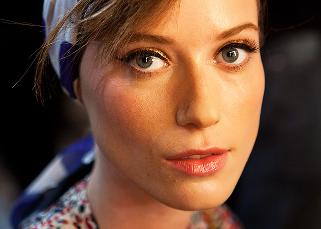 Beleza no backstage de Alexandre Herchcovitch - Foto: Paulo Reis/Harper's Bazaar