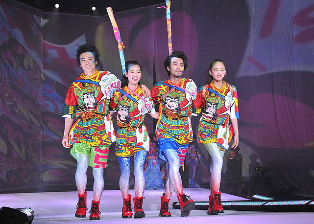 O desfile do designer japonês foi performático - Foto: Reprodução