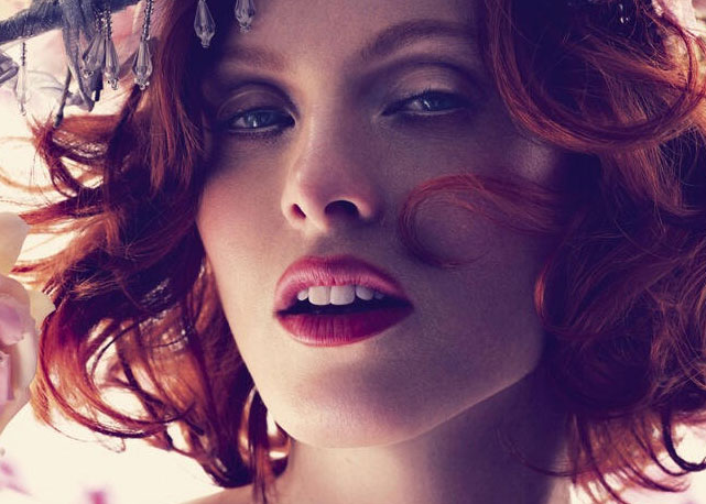 Ensaio de Karen Elson para a edição de maio da Harper's Bazaar UK - Foto: Reprodução/Harper's Bazaar UK