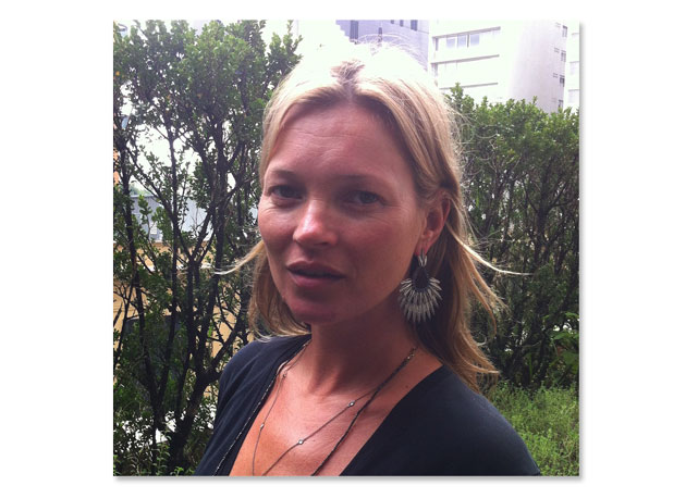 Kate Moss com o brinco da Guerreiro - Foto: Divulgação