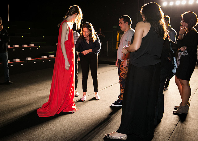 Teste do vestido na passarela - Foto: Anna Clara Carvalho/Harper's Bazaar