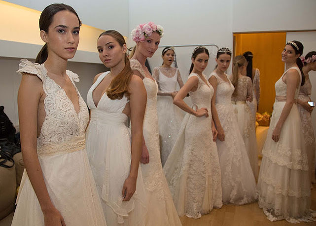 Backstage do desfile de Lethicia Bronstein no Casar 2013 - Foto: Dri Spaca/Reprodução
