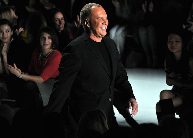 Michael Kors ao final do seu desfile de inverno 2014, na semana de moda de Nova York - Foto: Getty Images
