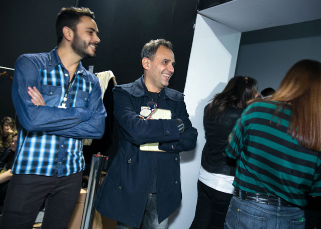 .... e recebe o carinho dos amigos! - Foto: Anna Clara Carvalho/Harper's Bazaar