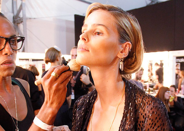 Yasmin Brunet no backstage da Triya - Foto: Foto Rio News