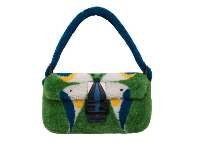 A bolsa criada por Silvia Fendi, especialmente para o Brasil (R$10.380) - Foto:Divulgação