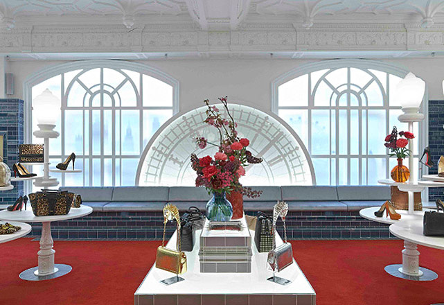 O relógio de vidro homenageando Big Ben - Foto: Reprodução