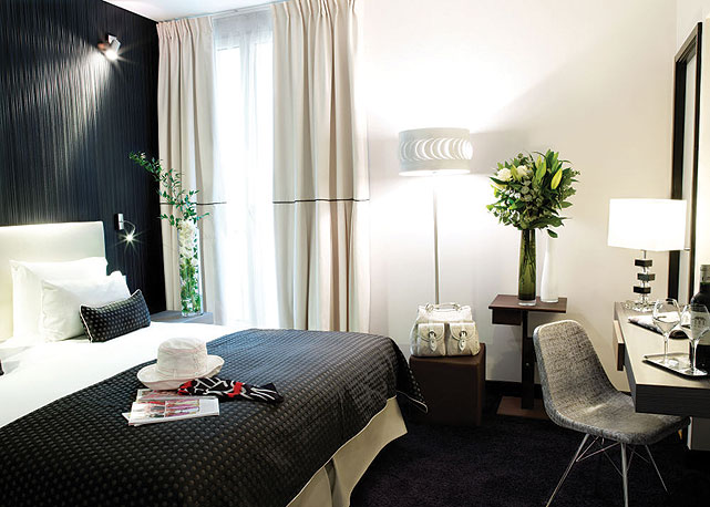 Uma das novas suítes do hotel Bel Ami, com décor assinado por Philippe Maidenberg - Foto: Reprodução/ Harper's Bazaar 