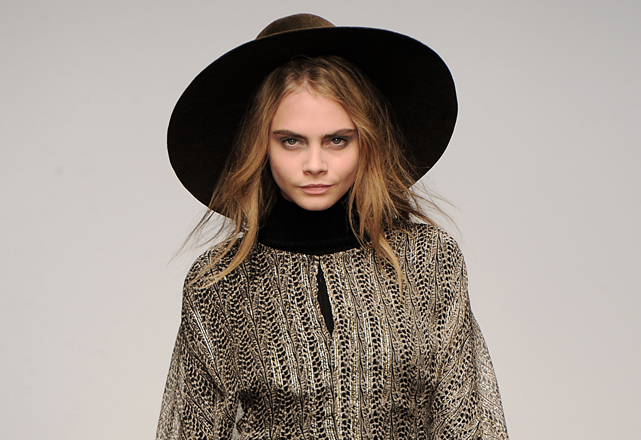 Cara Delevingne no desfile de inverno 2014 da Issa