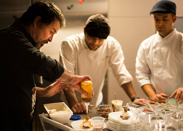 Wanderley Nunes coloca a mão na massa com Giampiero Giuliani - Foto: Divulgação