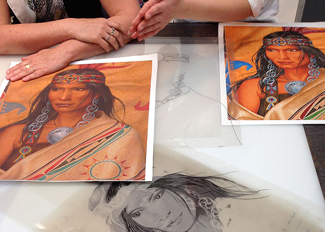 Desenhos e referências em exposição - Foto:  Everton Barreiro/Harper's Bazaar