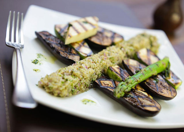 Salada de quinoa com legumes - Foto: Divulgação