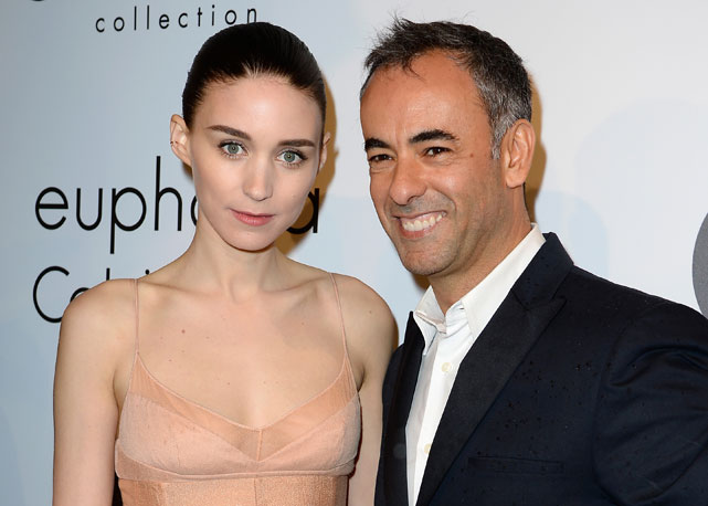 Rooney Mara com Francisco Costa, na festa que a Calvin Klein realizou na quinta-feira (16.05), em Cannes - Foto: Getty Images