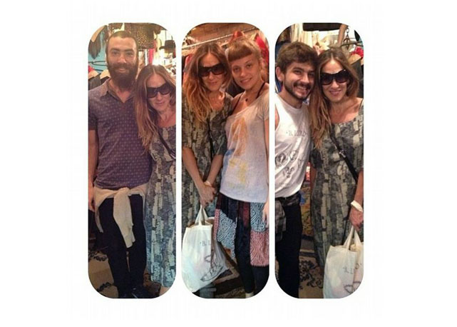 SJP com os funcionários do B.Lucho em seu vestido recém comprado por lá - Foto: Reprodução