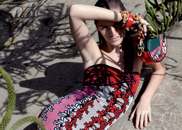 A top polonesa Asia Piwka para as lentes da fotógrafa Viviane Sassen para a campanha de verão 2013 da M Missoni - Foto: Divulgação