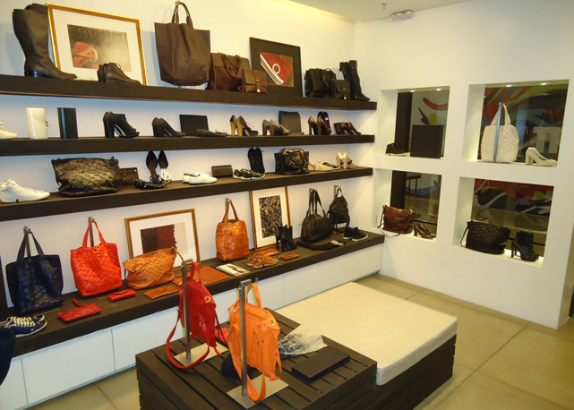 Interior da nova Osklen Acessórios, a loja do shopping Iguatemi ocupa o lugar onde estava instalada a New Order - Foto: Divulgação