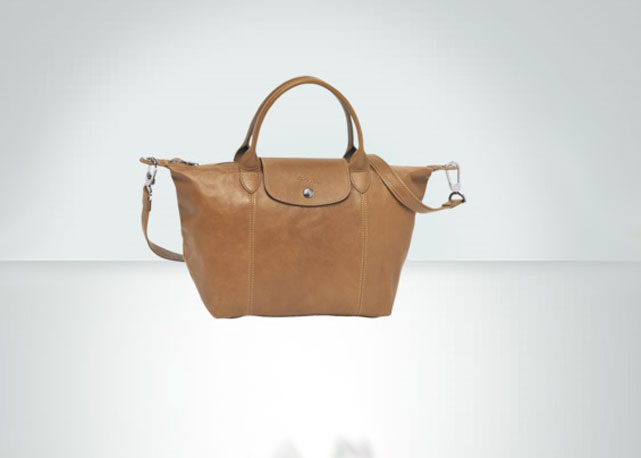 O modelo em couro da Le Pliage usado por Alicia Keys no clipe "Tears Always Win"- Foto: Reprodução