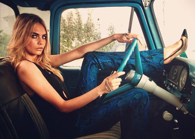 "It's all about Bo.Bô" Cara Delevingne postou em seu Instagram durante o shooting da campanha de verão 2014 da grife nos Hamptons - Foto: Reprodução/Instagram