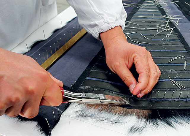 Bazaar conhece as técnicas da Fendi - Foto: Reprodução/Harper's Bazaar