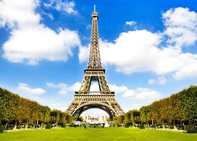 Um dos grandes monumentos de Paris, na França a  Torre Eiffel - Foto:Reprodução