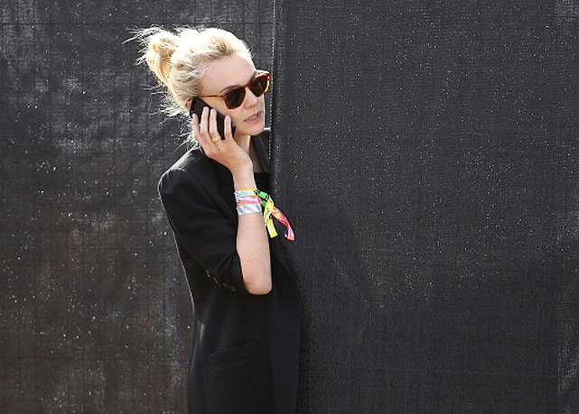 A atriz Carey Mulligan foi curtir de perto os shows do festival - Foto: Getty Images