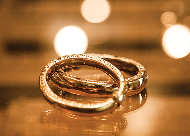 Algemas em ouro 18k e pedras preciosas, a partir de US$24 mil - Foto: Tiago Chediak/ Harper's Bazaar