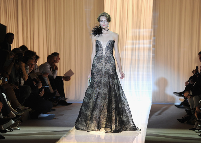 Look do desfile de alta-costura da Armani Privé - Foto: Getty Images