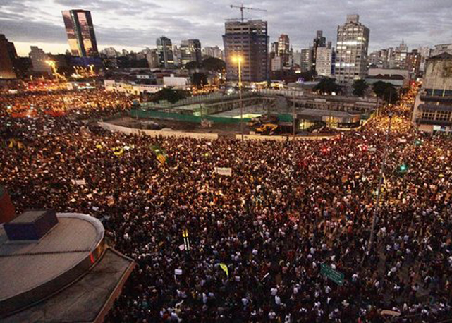 Manifestantes protestam nas ruas do Brasil - Foto: divulgação