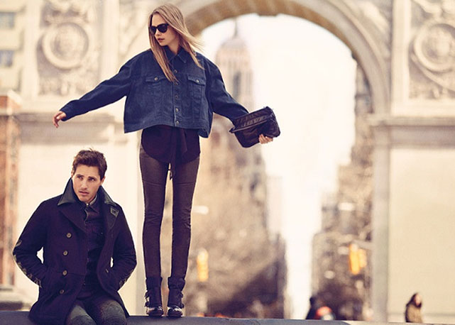 Cara Delevingne em Nova York pela DKNY - Foto: Reprodução