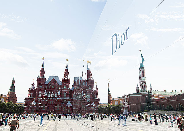 O cenário da Dior em Moscou - Foto: Getty Images