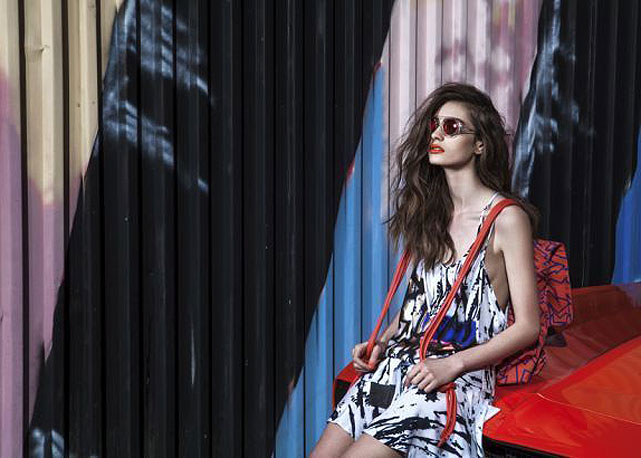 Marine Deleeuw em uma das fotos da camapanha de verão 2014 - Foto: Zee Nunes/ Divulgação