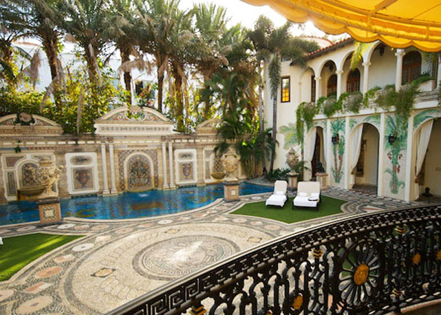 Vista do jardim do mansão de Gianni Versace - Foto: reprodução