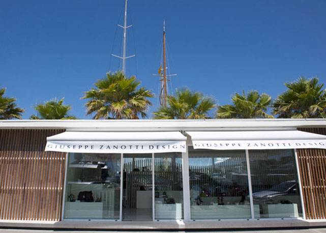 Fachada da temp store de Giuseppe Zanotti em Ibiza - Foto: Reprodução