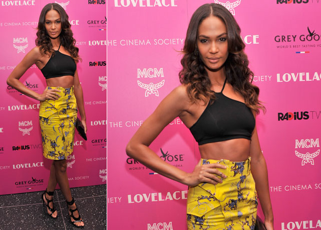 De top cropped, Joan Smalls foi conferir o filme de perto! - Fotos: Getty Images