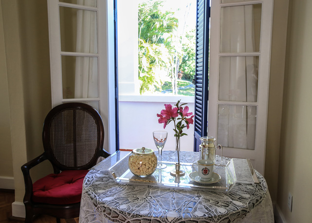 Detalhe do décor que Martha Medeiros desenvolveu para a residência do Papa Francisco no Brasil - Foto: divulgação