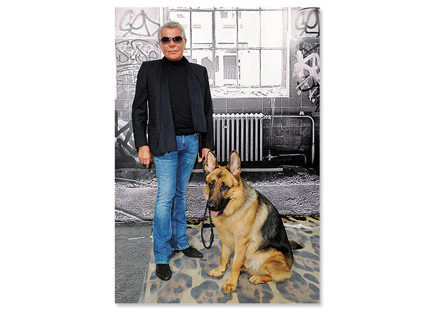 Roberto Cavalli com seu pastor alemão, Lupo - Foto: Reprodução/ Harper's Bazaar