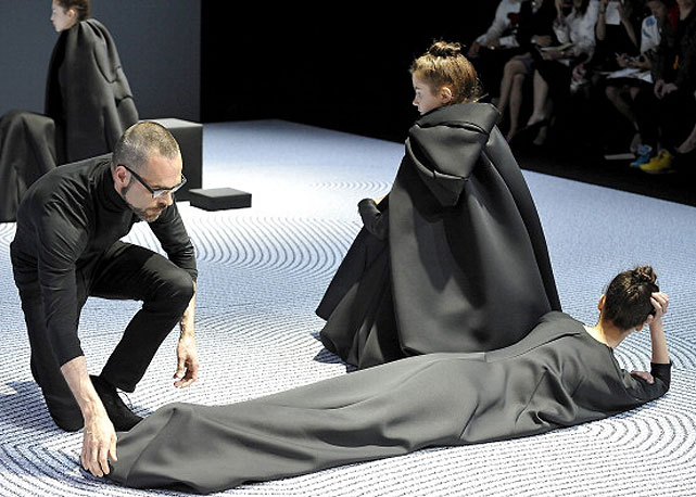 Viktor Horsting na passarela da Viktor & Rolf - Foto: Getty Images